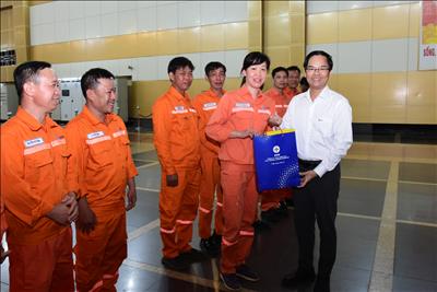 Thủy điện Ialy: Thăm, động viên người lao động trực đêm Giao thừa Xuân Bính Ngọ 2026