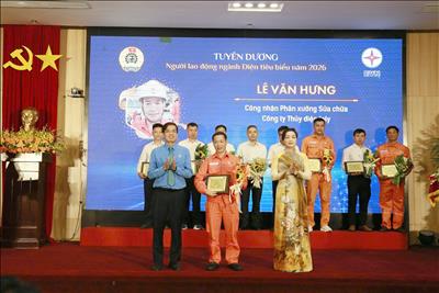 Anh Lê Văn Hưng được vinh danh “Người lao động ngành Điện tiêu biểu” năm 2026