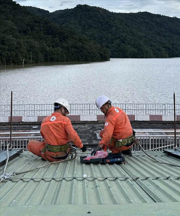 Đảm bảo vận hành an toàn, ổn định sau Bão số 13